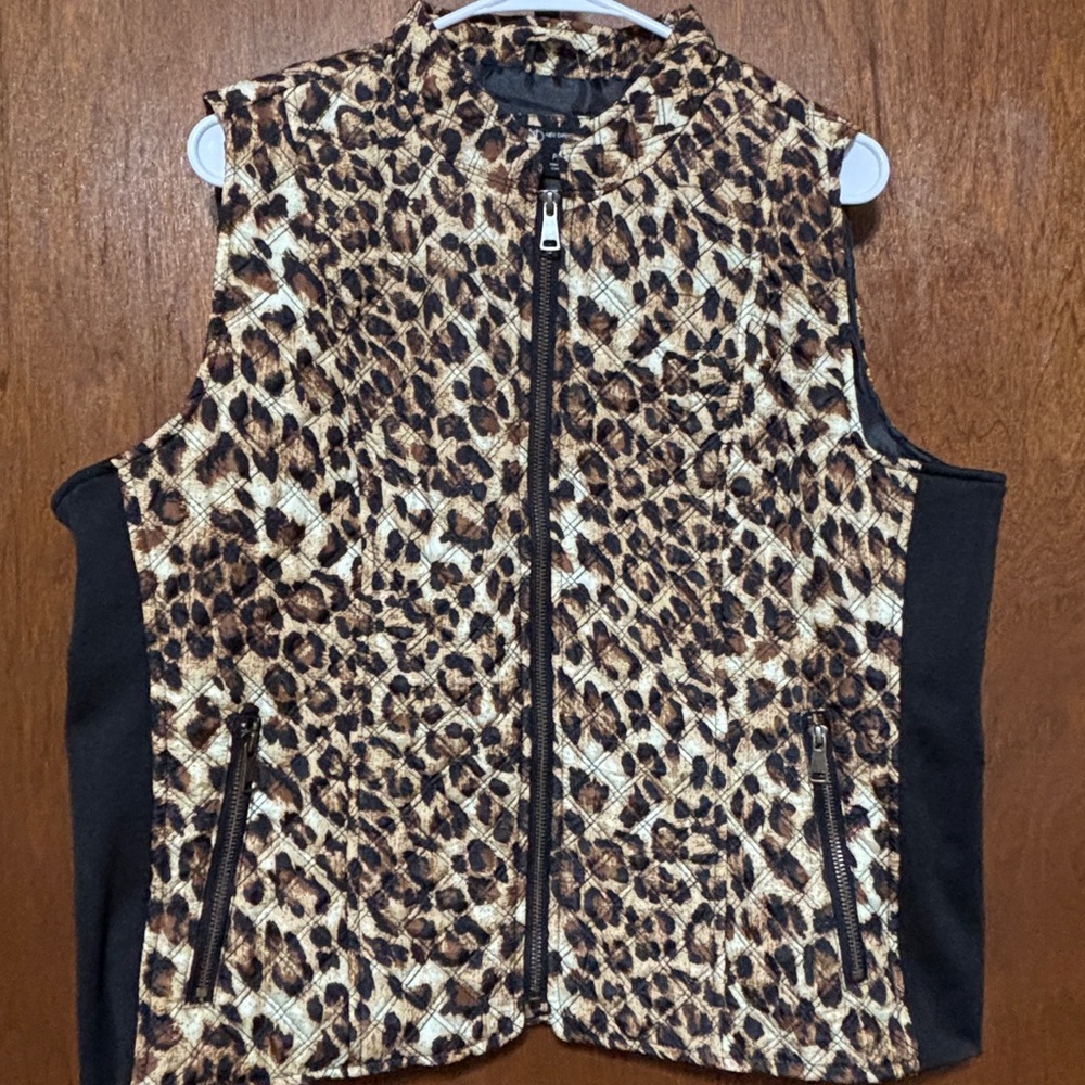 New Directions Animal Print Zip-Up Vest Size Petite XL.  Warm. Lightweight